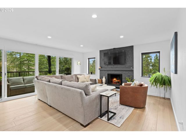 16250 PACIFIC Hwy 69, Lake Oswego, OR 97034