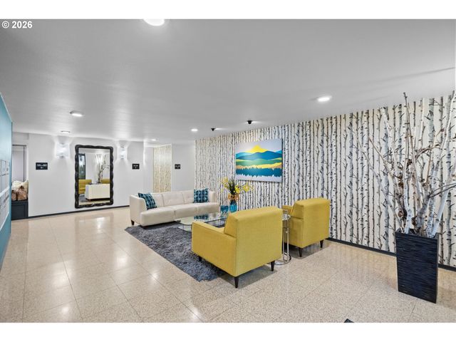 16250 PACIFIC Hwy 69, Lake Oswego, OR 97034