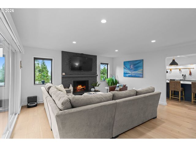 16250 PACIFIC Hwy 69, Lake Oswego, OR 97034