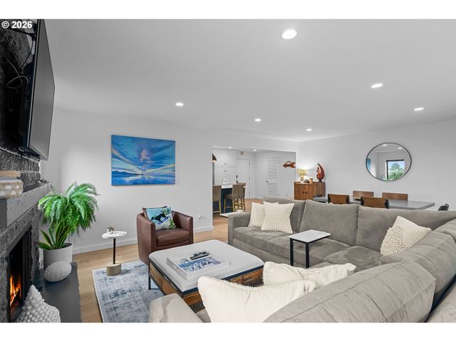 16250 PACIFIC Hwy 69, Lake Oswego, OR 97034