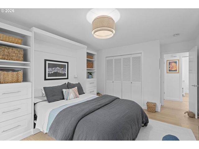 16250 PACIFIC Hwy 69, Lake Oswego, OR 97034