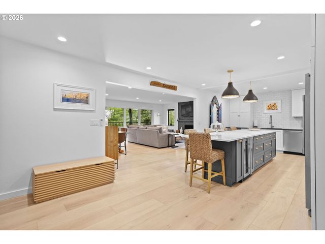 16250 PACIFIC Hwy 69, Lake Oswego, OR 97034