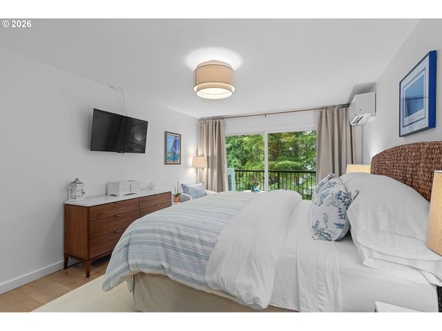 16250 PACIFIC Hwy 69, Lake Oswego, OR 97034