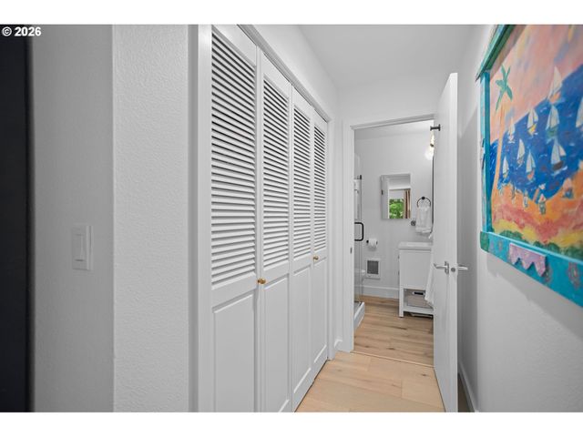 16250 PACIFIC Hwy 69, Lake Oswego, OR 97034