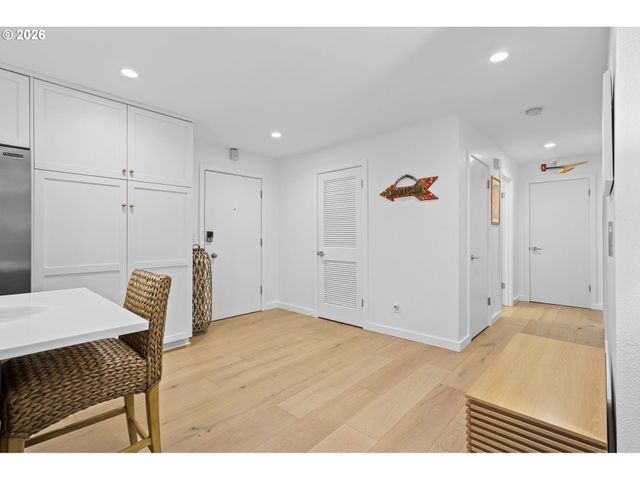 16250 PACIFIC Hwy 69, Lake Oswego, OR 97034