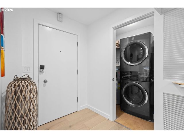 16250 PACIFIC Hwy 69, Lake Oswego, OR 97034