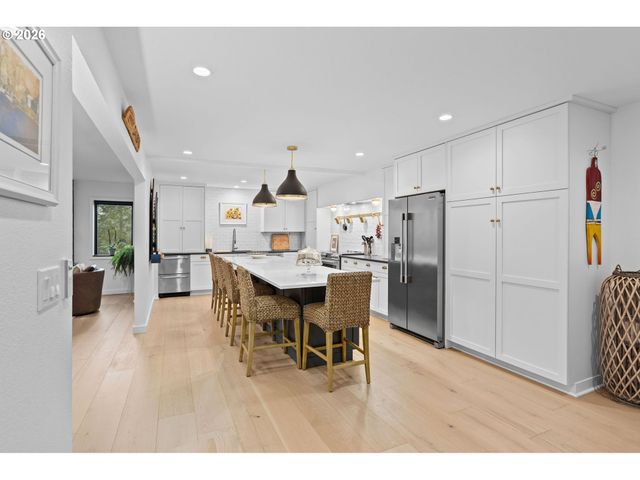 16250 PACIFIC Hwy 69, Lake Oswego, OR 97034