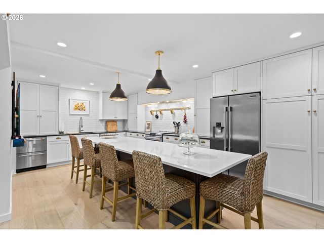 16250 PACIFIC Hwy 69, Lake Oswego, OR 97034