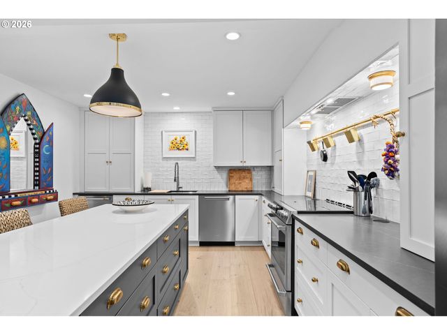 16250 PACIFIC Hwy 69, Lake Oswego, OR 97034