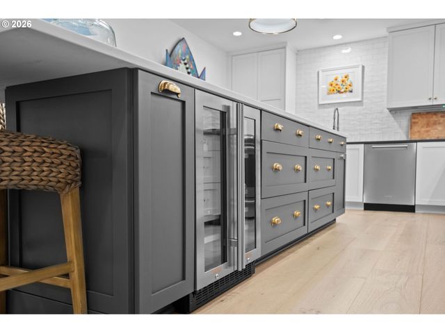 16250 PACIFIC Hwy 69, Lake Oswego, OR 97034