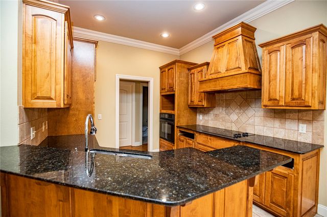 605 Tunbridge Drive, Bentonville, AR 72712