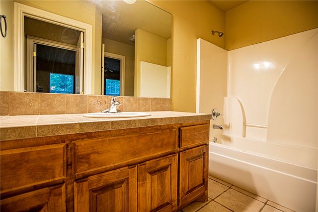 605 Tunbridge Drive, Bentonville, AR 72712