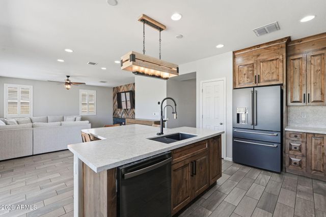 7672 W FETLOCK Trail, Peoria, AZ 85383