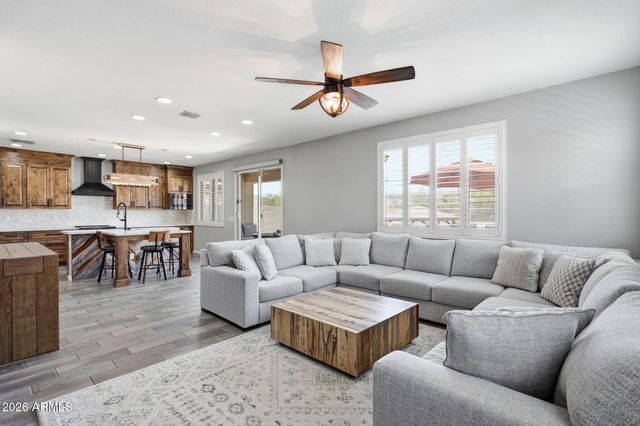 7672 W FETLOCK Trail, Peoria, AZ 85383