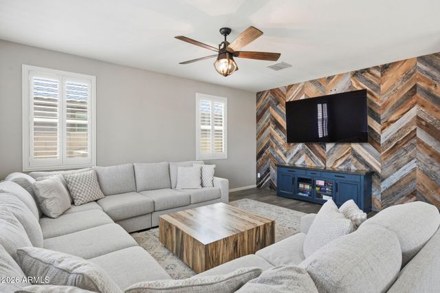 7672 W FETLOCK Trail, Peoria, AZ 85383
