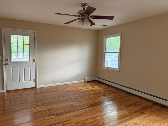 6 Concord Avenue, Medford, NY 11763