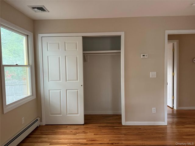 6 Concord Avenue, Medford, NY 11763
