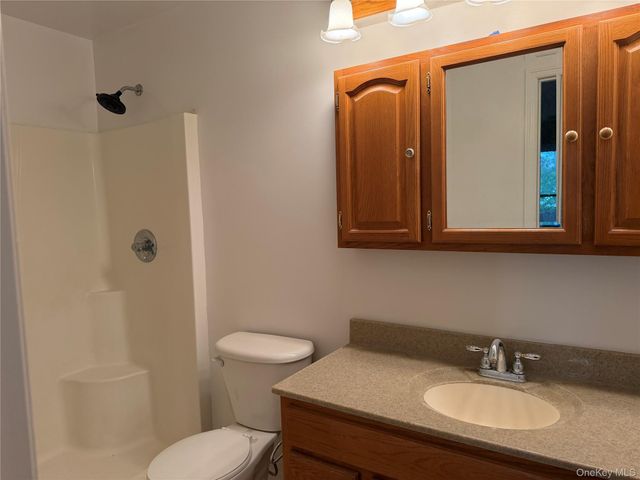 6 Concord Avenue, Medford, NY 11763
