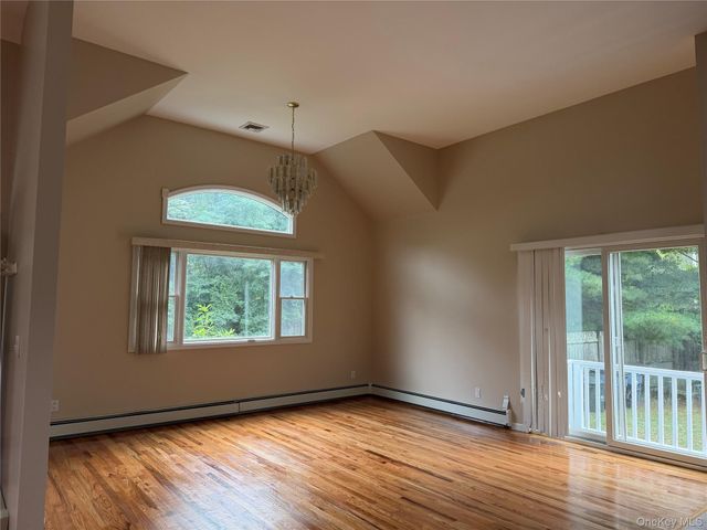 6 Concord Avenue, Medford, NY 11763