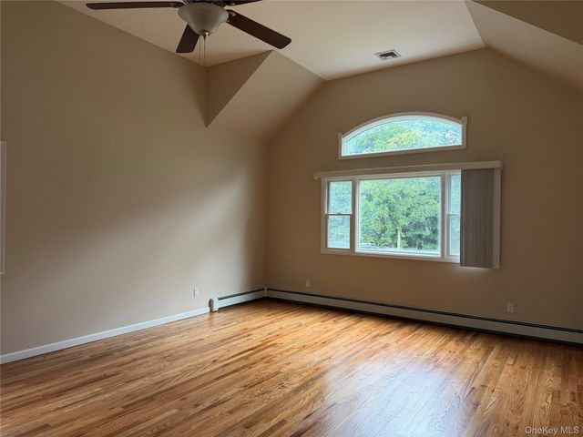6 Concord Avenue, Medford, NY 11763