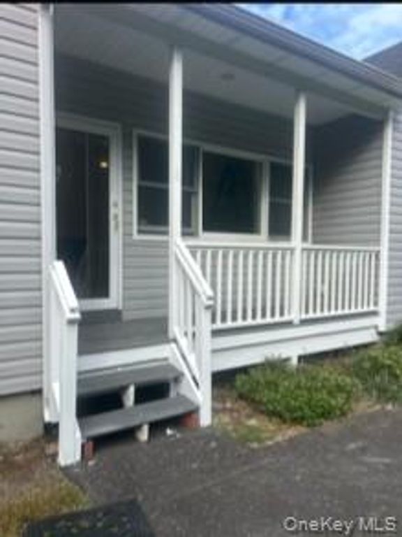 6 Concord Avenue, Medford, NY 11763 — photo 2