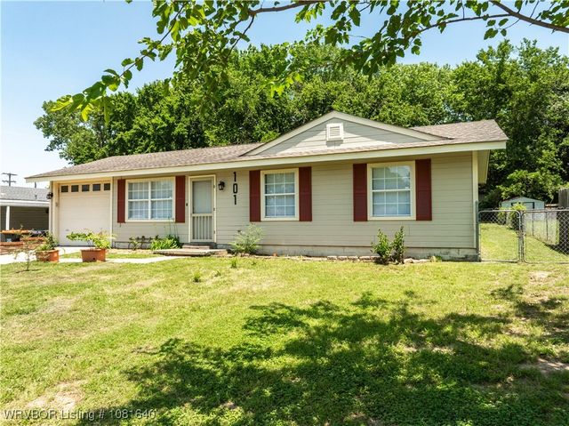101 S 42nd Street, Van Buren, AR 72956