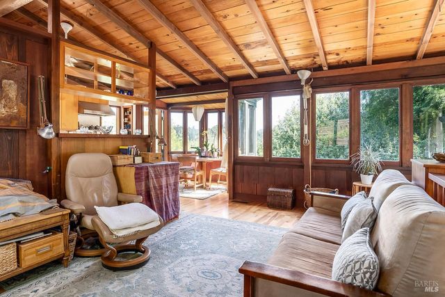 68 Wreden Ave, Fairfax, CA 94930