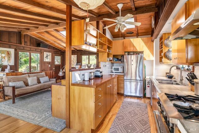 68 Wreden Ave, Fairfax, CA 94930