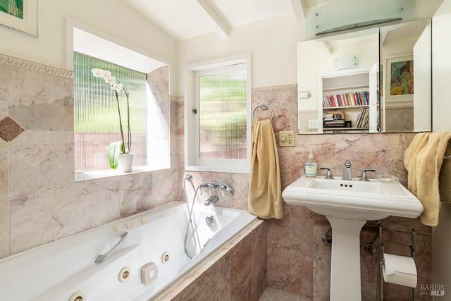 68 Wreden Ave, Fairfax, CA 94930