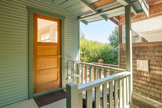 68 Wreden Ave, Fairfax, CA 94930