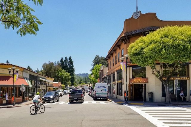 68 Wreden Ave, Fairfax, CA 94930