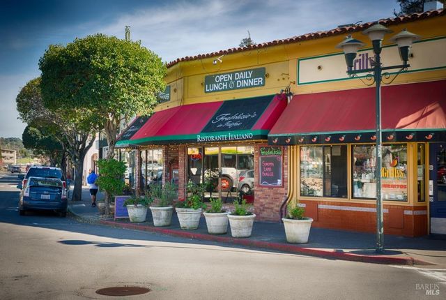 68 Wreden Ave, Fairfax, CA 94930