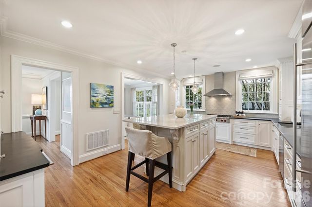 1555 Queens Road W, Charlotte, NC 28207