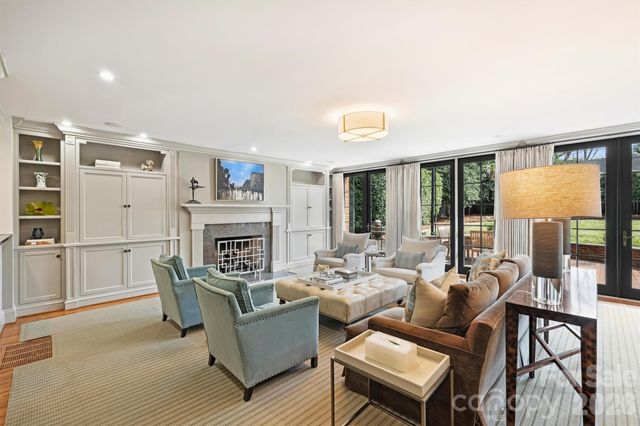 1555 Queens Road W, Charlotte, NC 28207