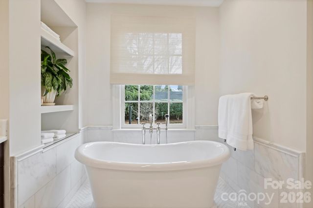 1555 Queens Road W, Charlotte, NC 28207