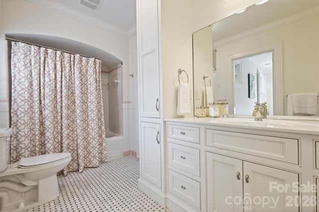 1555 Queens Road W, Charlotte, NC 28207