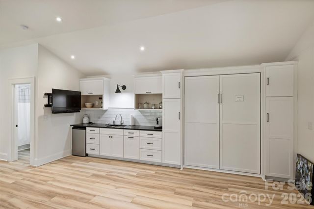 1555 Queens Road W, Charlotte, NC 28207