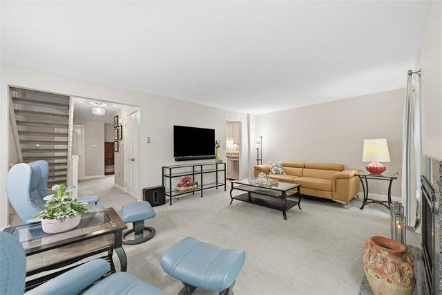 907 Cottingham Drive, Mccandless, PA 15101
