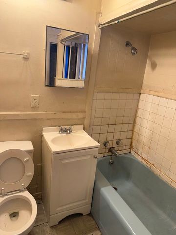 11715 S Wentworth Avenue, Chicago, IL 60628