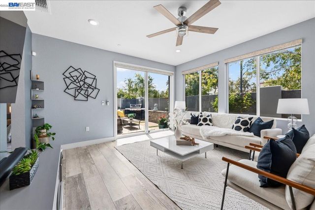 5806 Silhouette Ct, Dublin, CA 94568