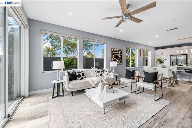 5806 Silhouette Ct, Dublin, CA 94568