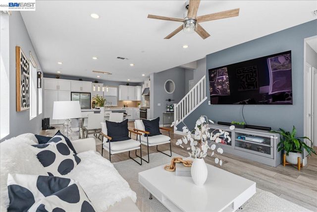 5806 Silhouette Ct, Dublin, CA 94568