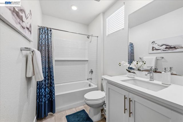 5806 Silhouette Ct, Dublin, CA 94568