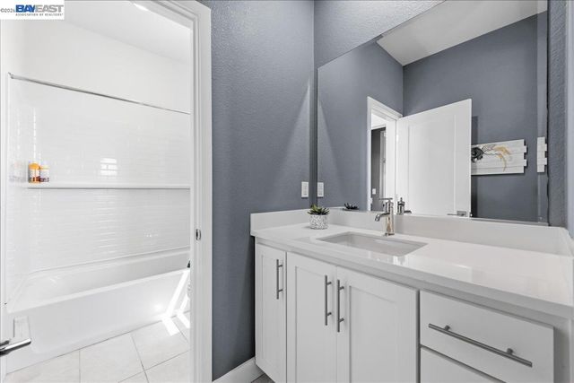 5806 Silhouette Ct, Dublin, CA 94568