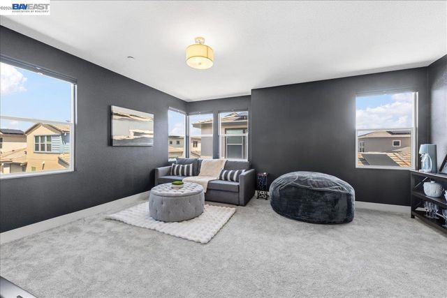 5806 Silhouette Ct, Dublin, CA 94568