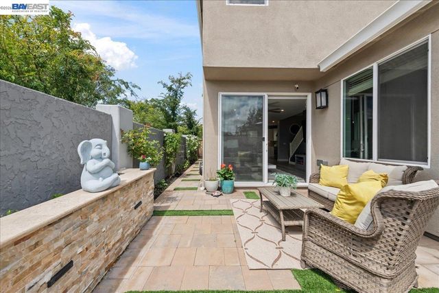 5806 Silhouette Ct, Dublin, CA 94568