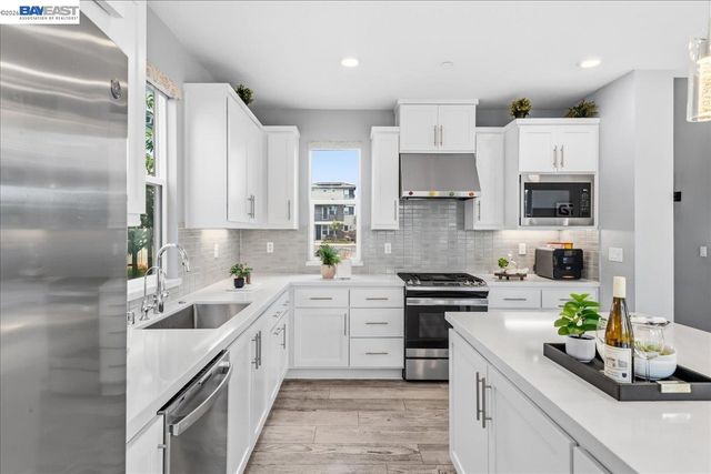 5806 Silhouette Ct, Dublin, CA 94568