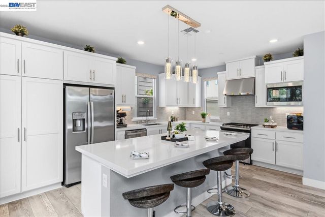 5806 Silhouette Ct, Dublin, CA 94568