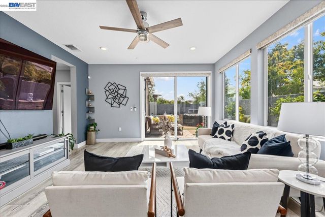 5806 Silhouette Ct, Dublin, CA 94568