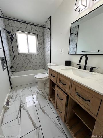 2615 Roselawn Street, Walled Lake, MI 48390